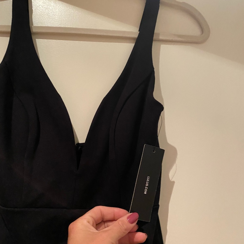 Black bodycon dress